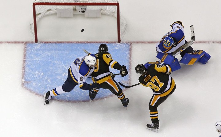 Obhajca z Pittsburghu podľahol St. Louis, Daňo pri prehre Winnipegu